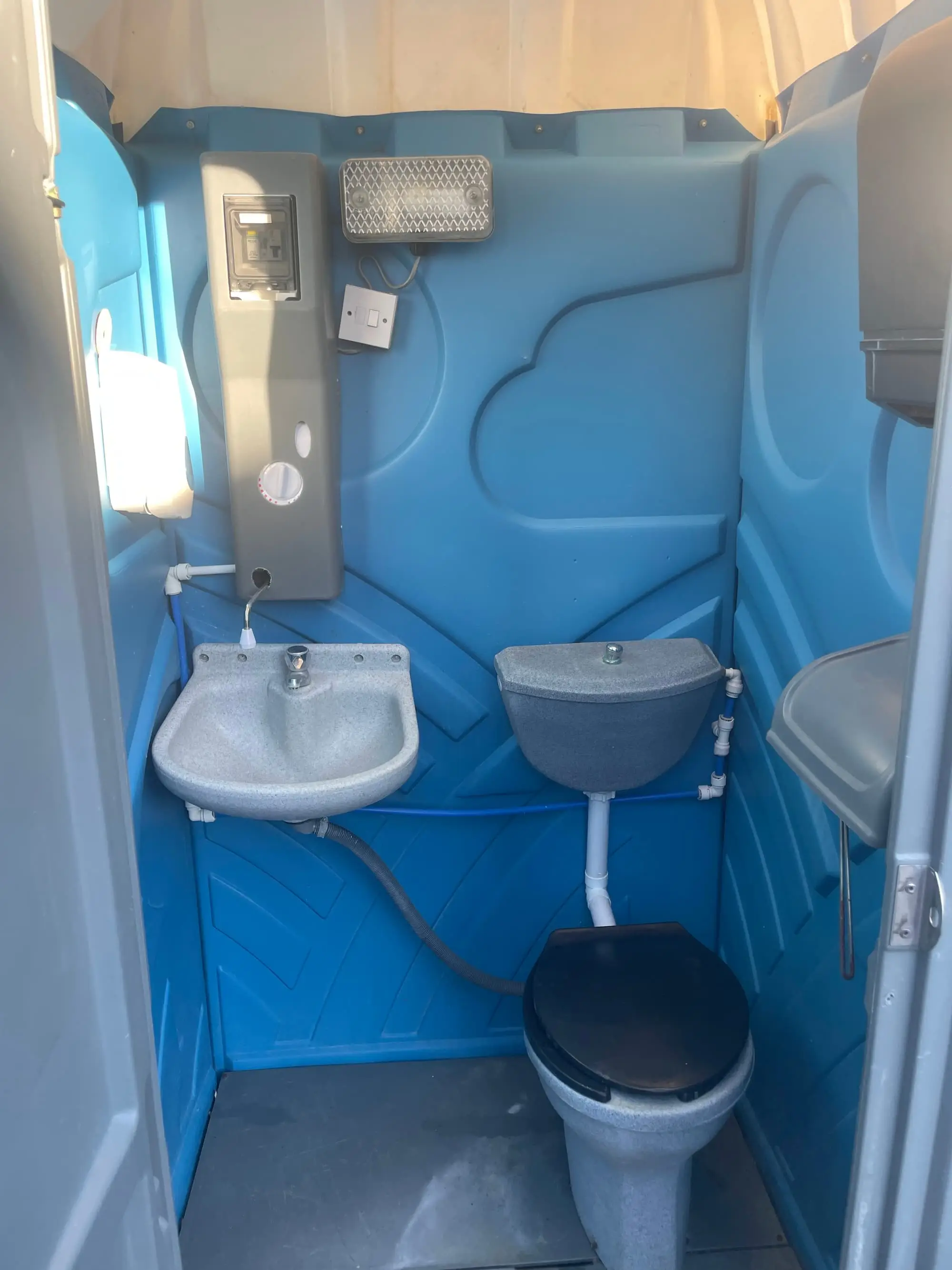 Mains Toilet - Satellite 240V
