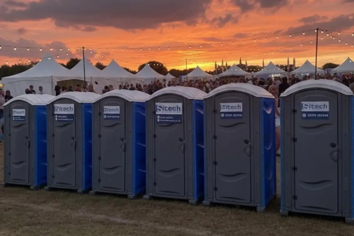Sitech portable toilet units on site